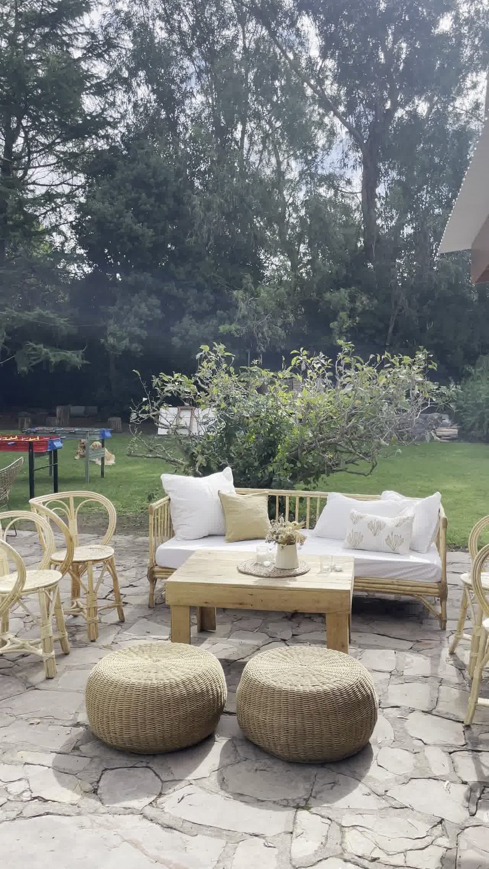 Lounge de ratán para celebraciones al aire libre